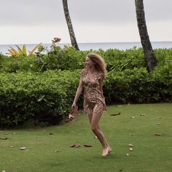 NWT Doen Kelsea Silk Rosette Floral V-Neck Short Sleeve Mini Dress Tulip Fields - Picture 5 of 16